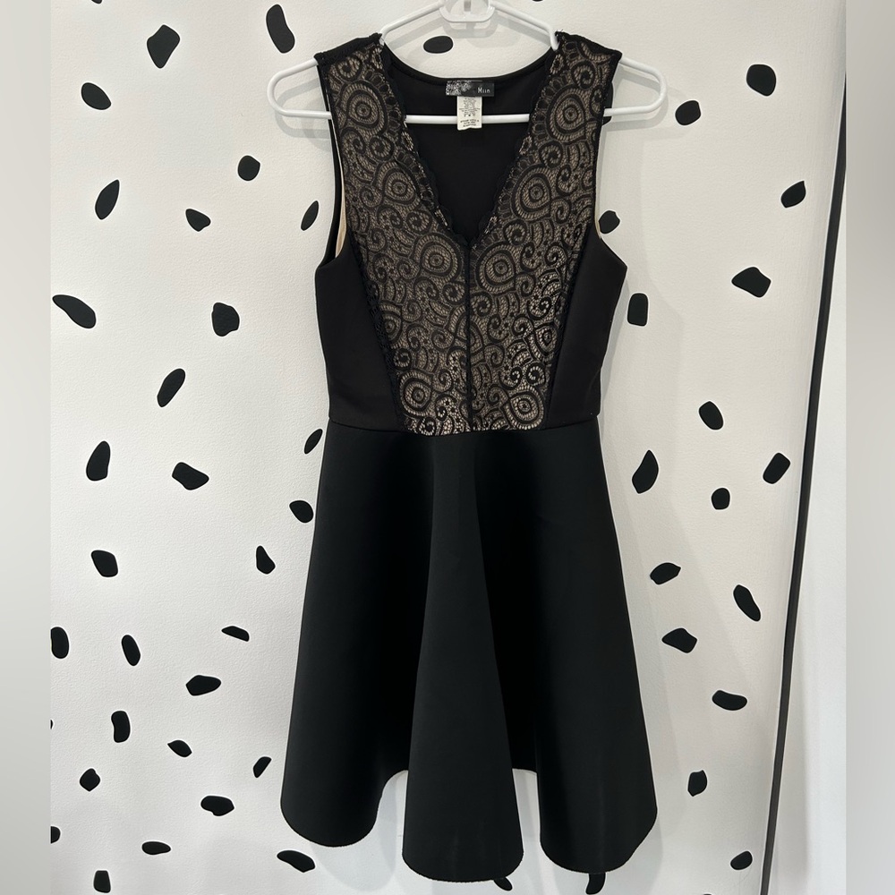 GORGEOUS MEDIUM BLACK LACE DRESS FROM MIIN